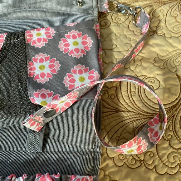 EUC Lilly Bit Diaper Clutch Floral - Picture 3 of 12